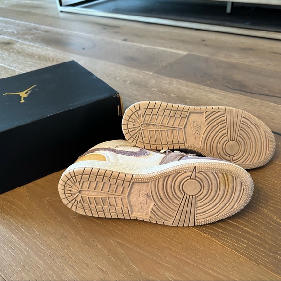 AIR JORDAN Youth Size 4.5Y - MID SE CRAFT GS “Inside Out - Taupe Haze - Picture 3 of 13